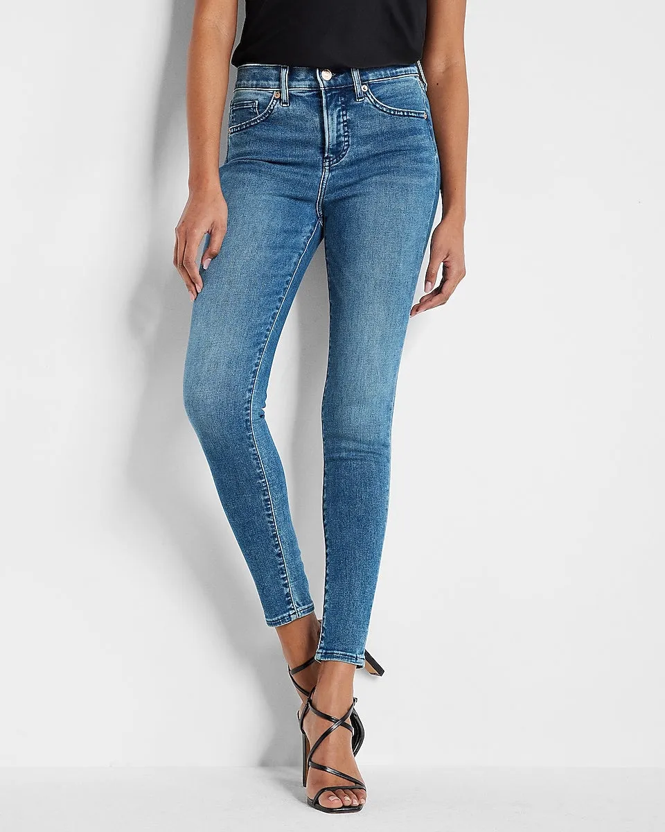 Mid Rise Medium Wash Skinny Jeans in Medium Wash