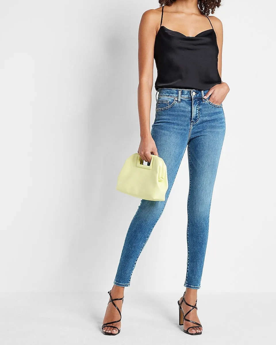 Mid Rise Medium Wash Skinny Jeans in Medium Wash