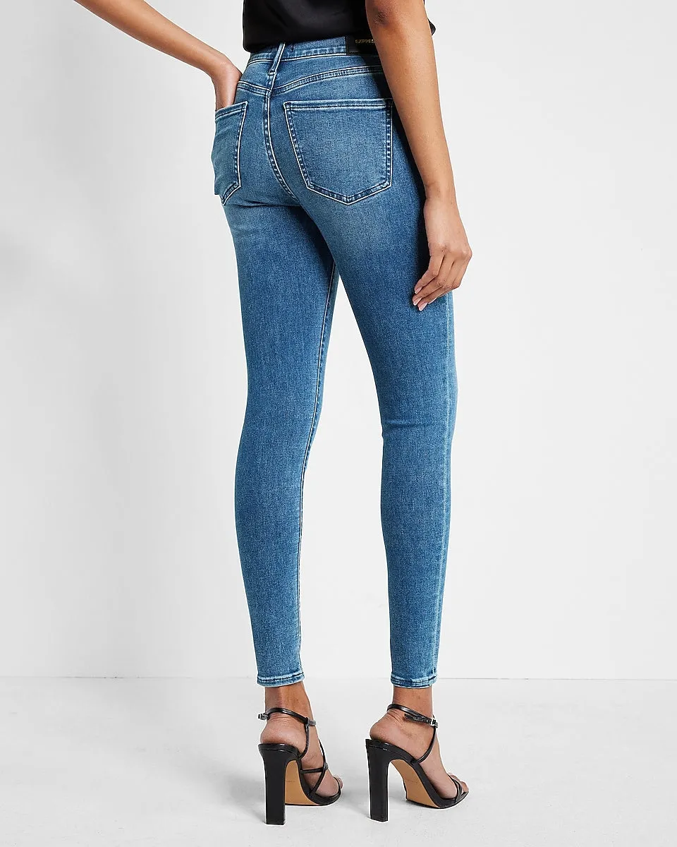Mid Rise Medium Wash Skinny Jeans in Medium Wash